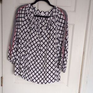 Crown & Ivy Black and White Geometric Blouse